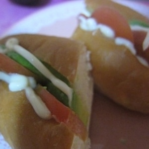 アボカド＆トマトのサンドイッチ